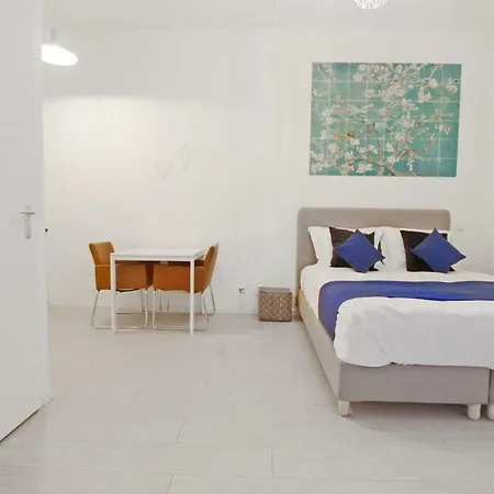 Otel North, Near Adam Tower